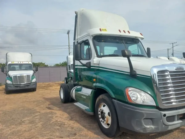 Freightliner-Cascadia-2015